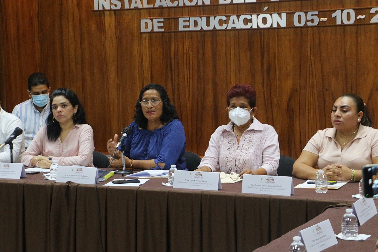 Instala Abelina López consejo de educación de Acapulco