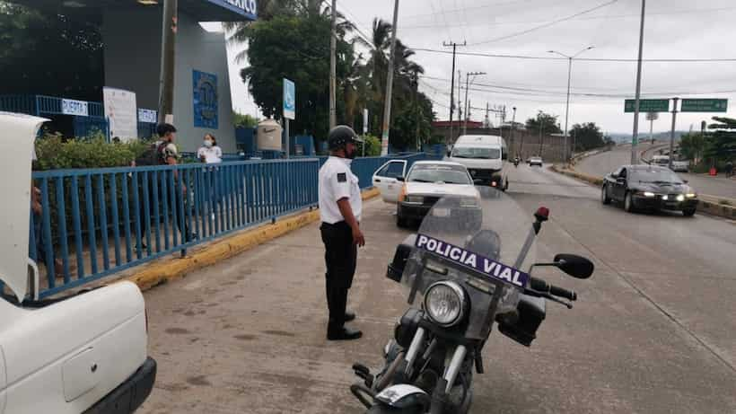 Implementan operativos de seguridad vial en planteles educativos de Acapulco