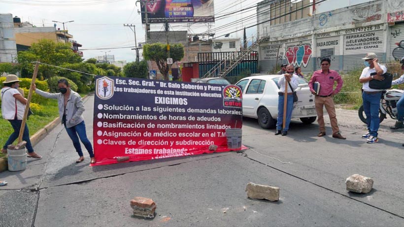 Bloquea CETEG avenida en Chilpancingo tras cancelación de mesa de trabajo