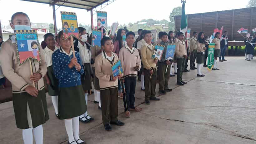 Reanudaron clases este lunes más de 42 escuelas de San Miguel Totolapan: SEG