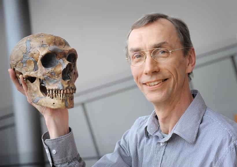 Otorgan Nobel de Medicina a Svante Pääbo por descubrimientos sobre evolución humana