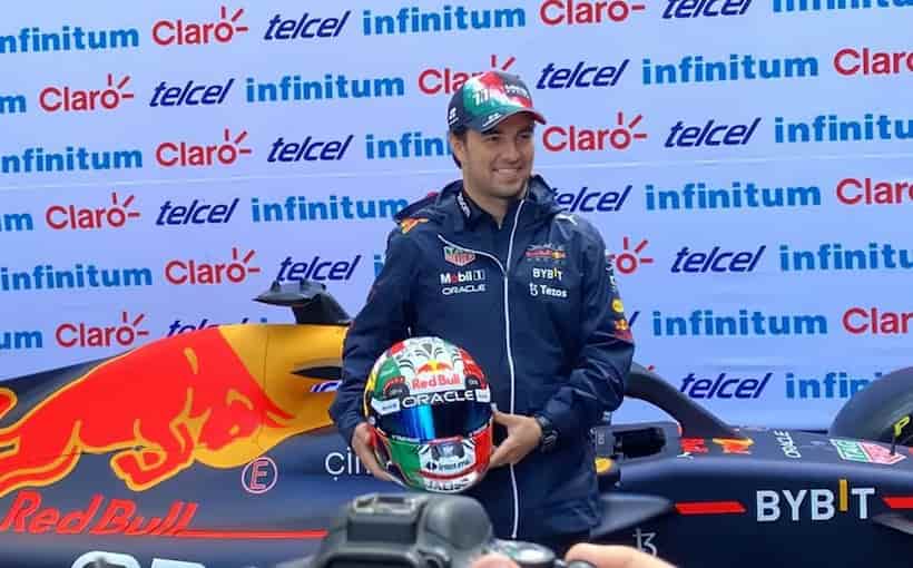 Con un toque mexicano en su casco competirá ‘Checo’ Pérez en el GP de México