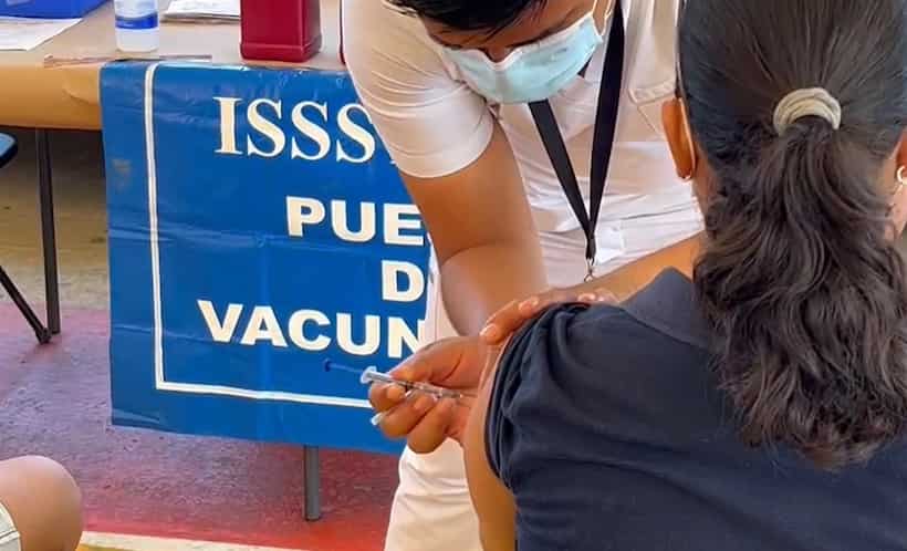 Con poca afluencia se desarrolla jornada de vacunación anticovid en Acapulco