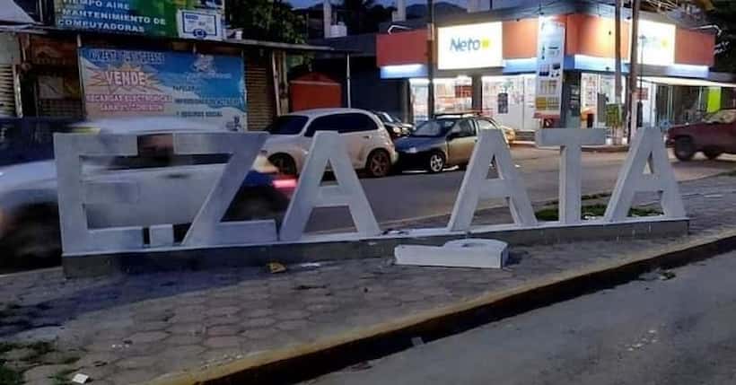 Vandalizan letrero de la colonia Zapata una noche después de su instalación