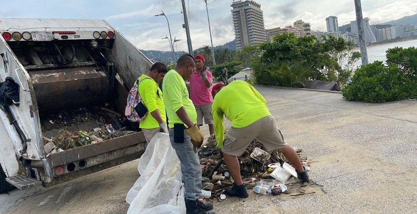 Arrastró tromba más de 100 toneladas de basura a playas de Acapulco