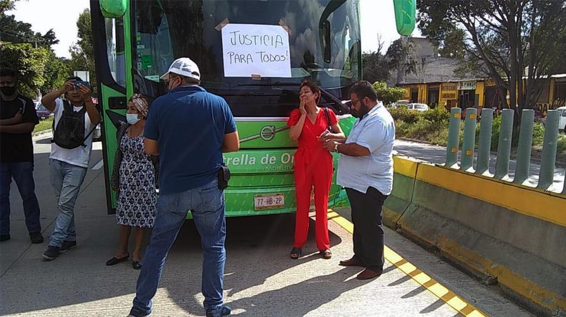 Bloquean autopista del Sol afectados por Estrella de Oro en Chilpancingo