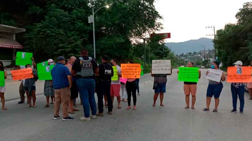 Bloquean retorno de Paso Limonero por desaparición de cinco personas en Acapulco