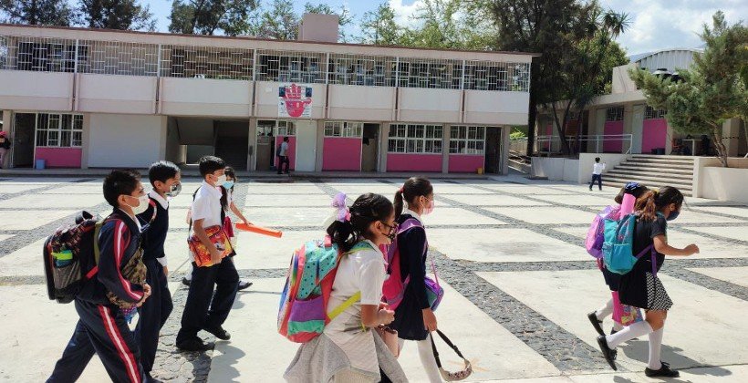 Dará gobierno de Guerrero beca a más de 3 mil alumnos