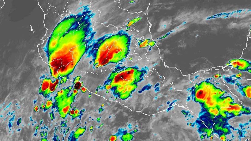 Llueve fuerte en Acapulco; advierte SMN de actividad eléctrica en Guerrero