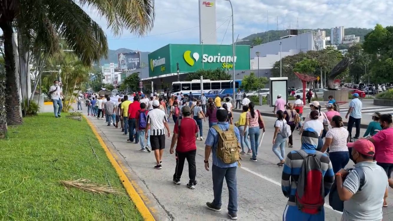 Se planta SUSPEG afuera de Finanzas en Acapulco