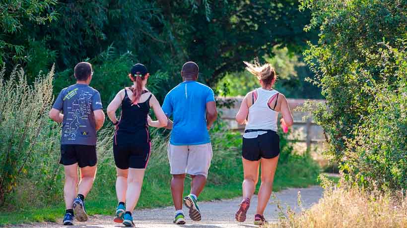 Caminar 15 minutos al día podría transformar tu salud, según estudio de Harvard