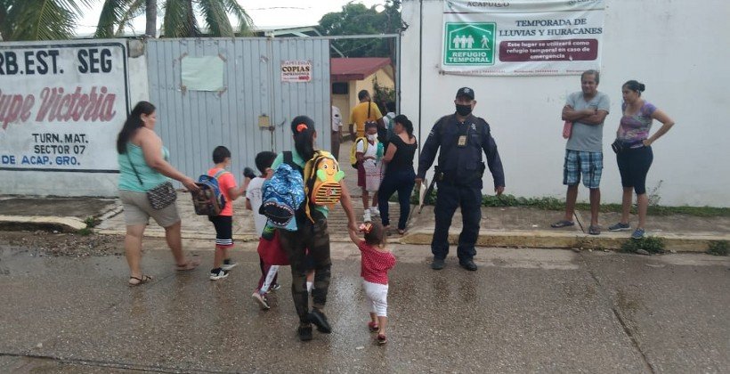 Vigilan policías escuelas en zona rural de Acapulco