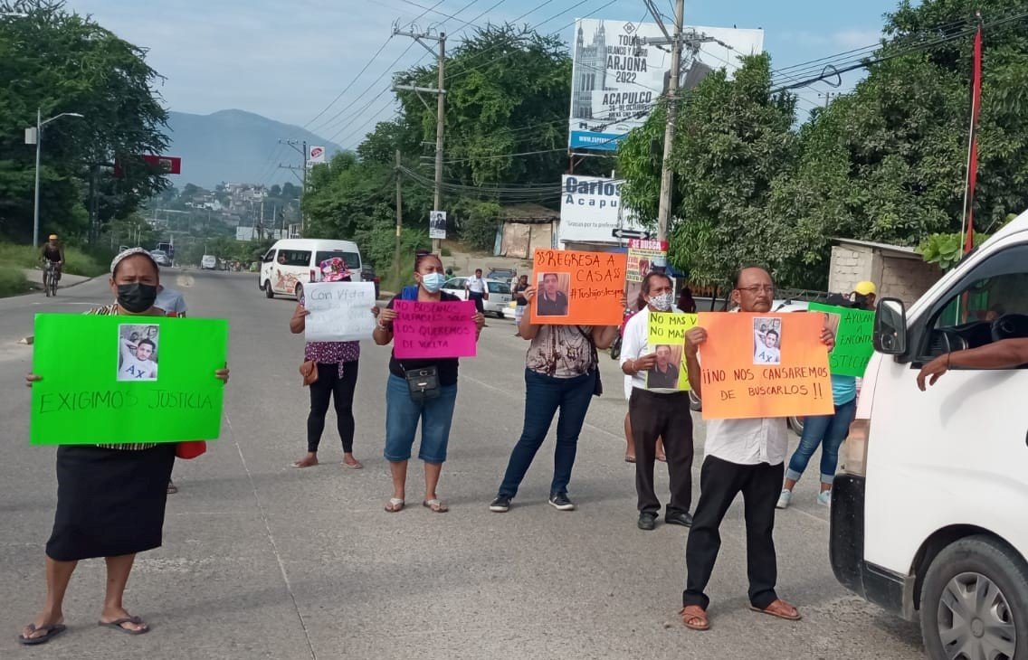 Bloqueo en Paso Limonero: Exigen agilizar búsqueda de trabajadores de LALA desaparecidos