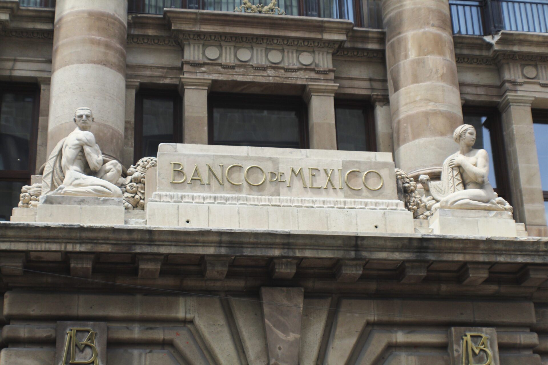 Aumento histórico de tasa de interés, Banxico la sube a 10%