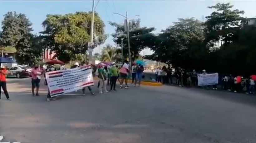 Por tercera vez, maestros bloquean el retorno en Paso Limonero