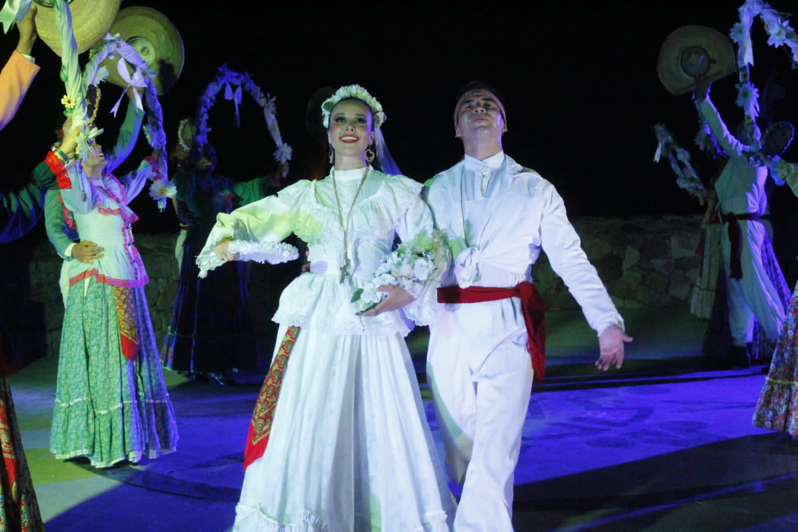 Baila “Compañía Nacional de Danza Folklórica” en Sinfonía del Mar