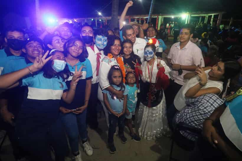 Realizan festival por Día de Muertos en Tres Palos