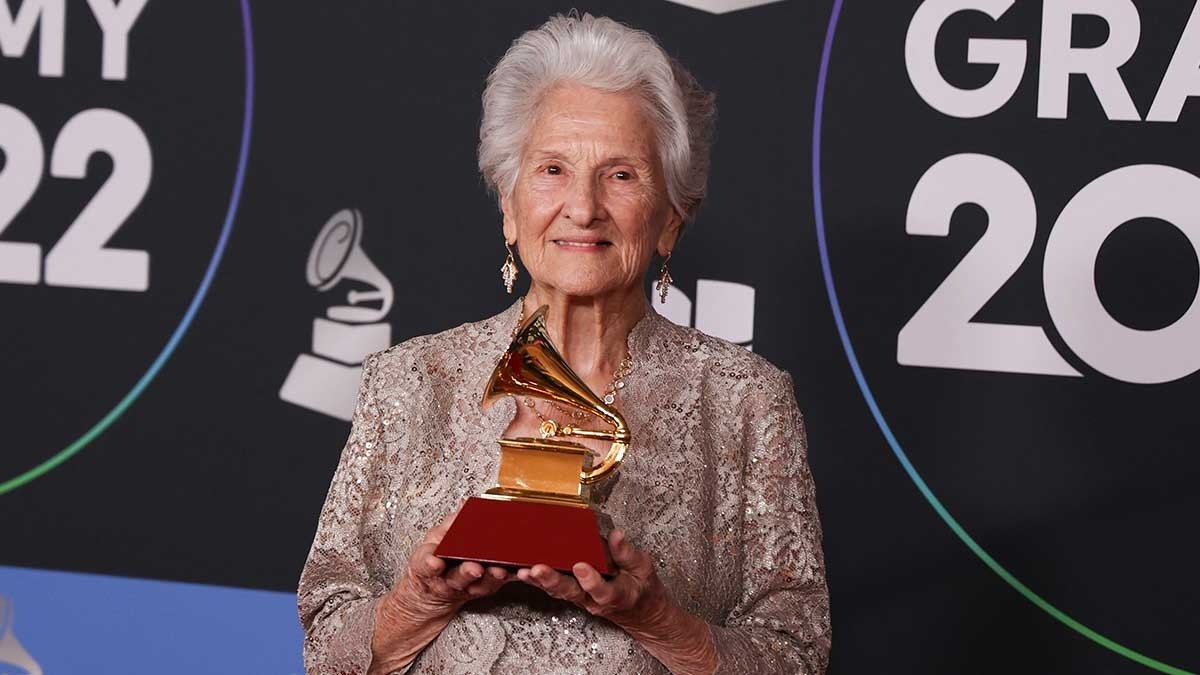 Ángela Álvarez, la mujer que ganó el Latin Grammy por como nuevo artista a los 95 años