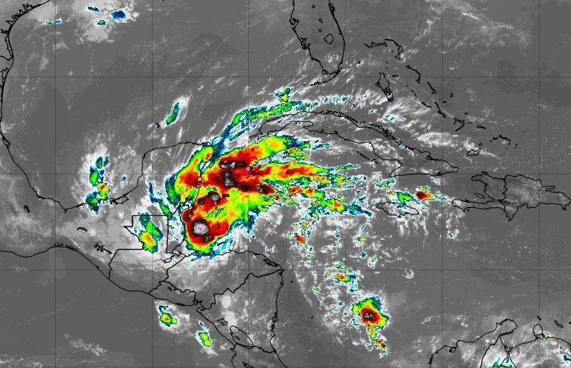 Huracán “Lisa” provocará intensas lluvias en el sureste de México