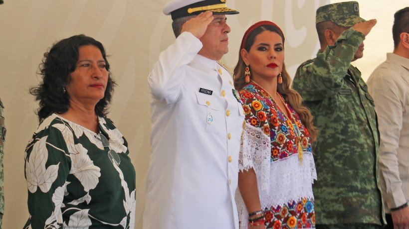 Acude Abelina López a ceremonia por 197 años de la Armada de México