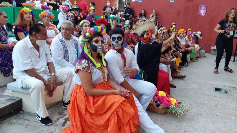 Con altares y disfraces, realiza IMSS Guerrero festival del Día de Muertos