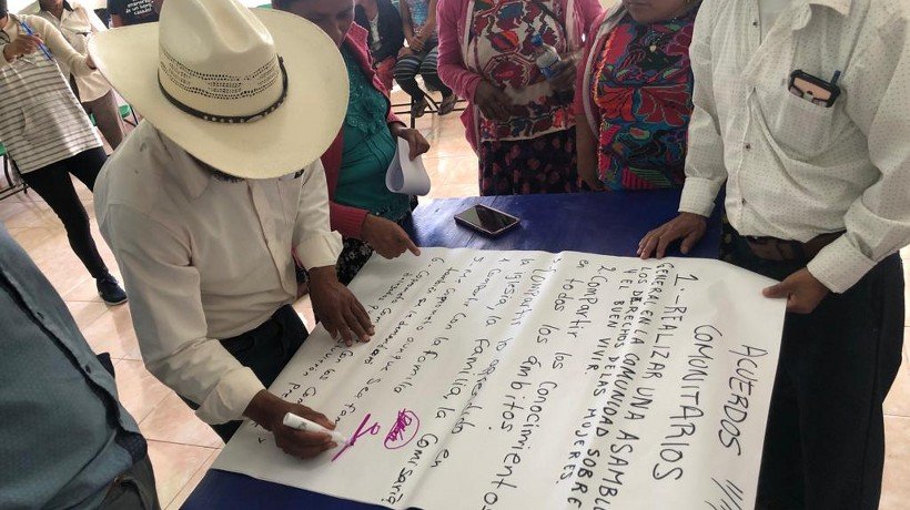 Firman 100 localidades de Montaña y Costa Chica decálogo por las mujeres