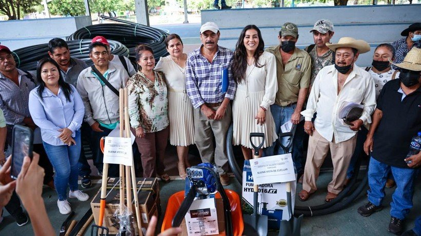 Entrega DIF paquetes agrícolas en zona Norte de Guerrero