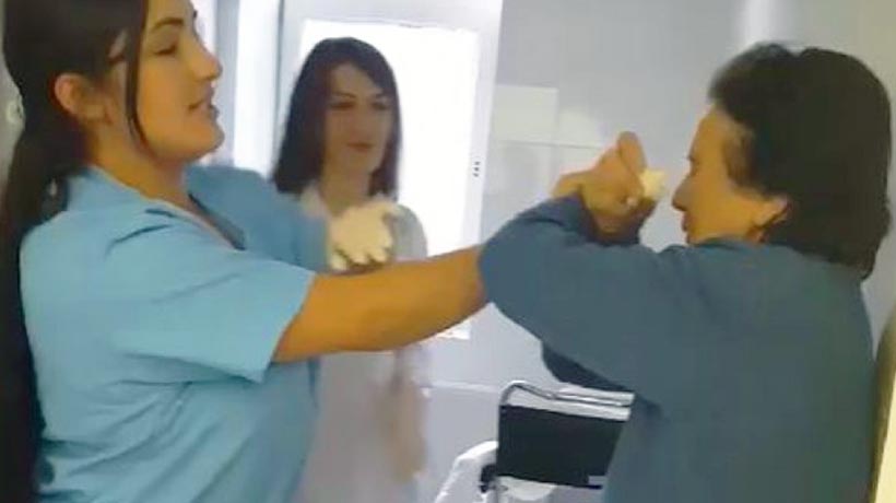 VIDEO: Enfermera golpea y se burla de anciana con Alzhéimer; ya fue detenida