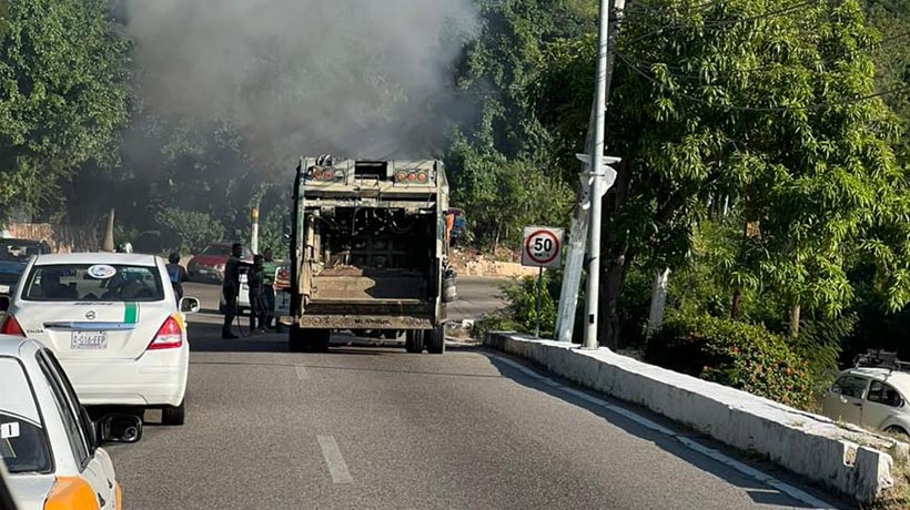 Otra vez la Escénica de Acapulco; se incendia ahora camión de la basura