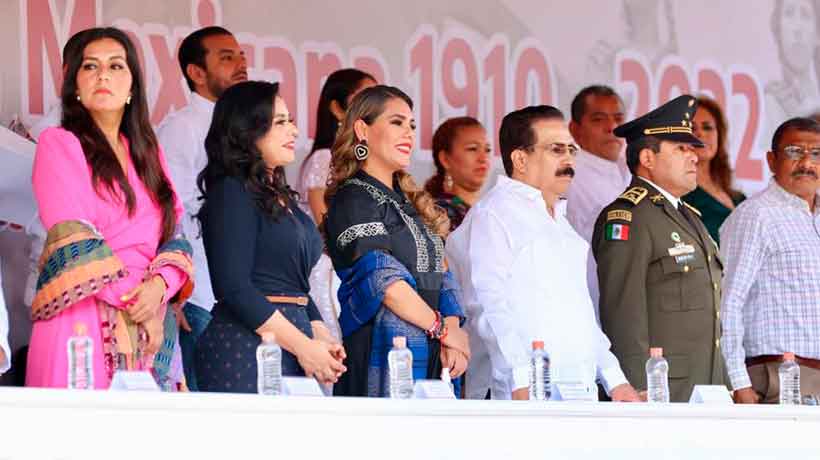 Preside Evelyn Salgado Pineda desfile cívico por aniversario de la Revolución Mexicana