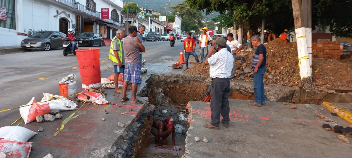 Trabajadores provocan fuga y dejan sin agua a varias colonias de Acapulco