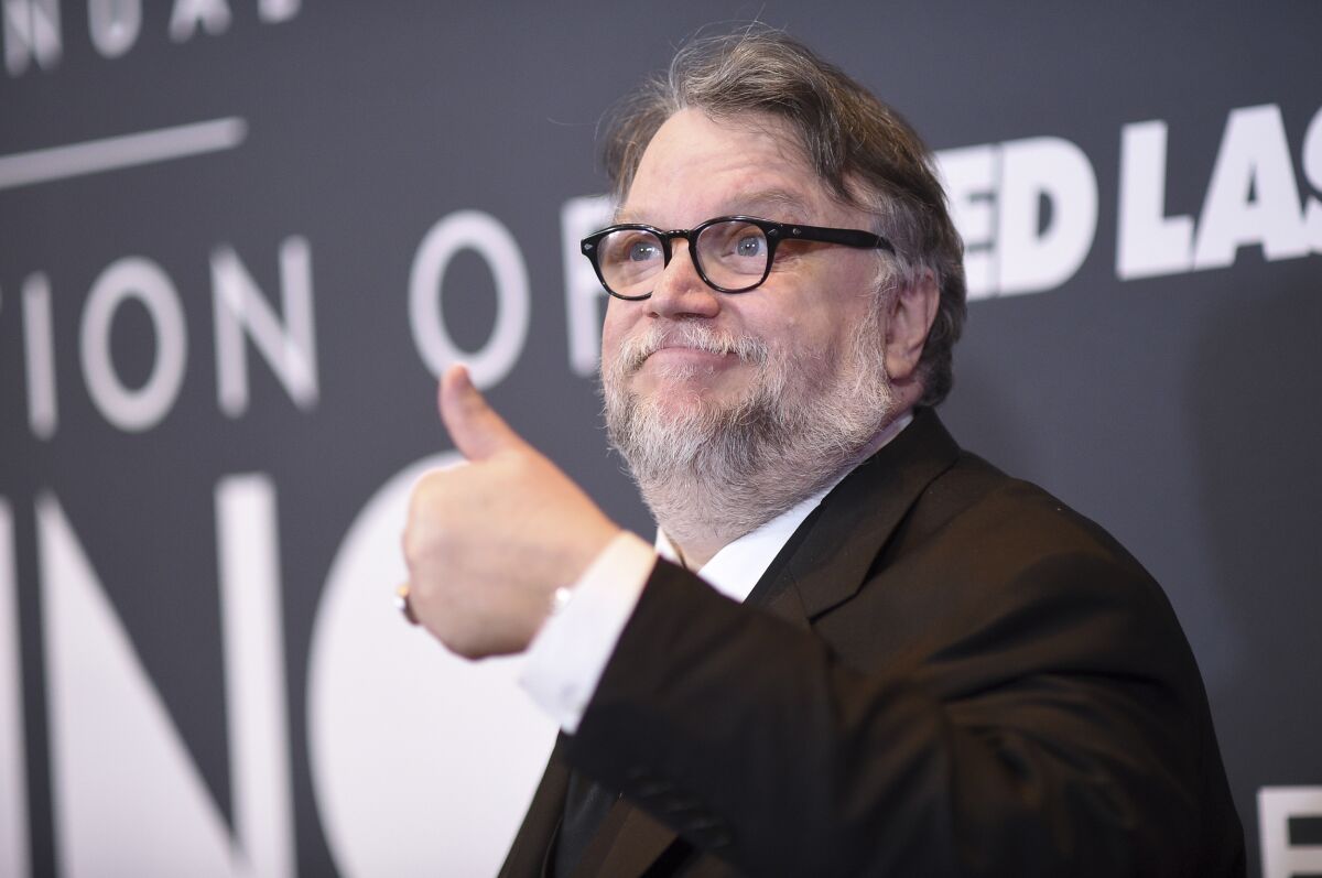Ofrece Guillermo del Toro pagar estatuillas de Premios Ariel