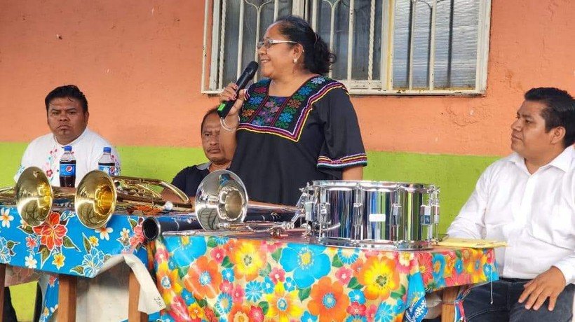 Entregan instrumentos músicales en comunidad de Chilapa, Guerrero