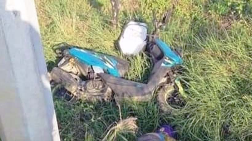 Fallecen dos en carretera de Coyuca de Benítez; su Italika derrapó