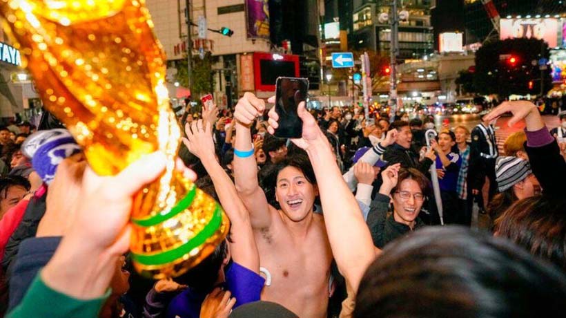 Con disciplina, celebran en Tokio victoria de Japón sobre Alemania