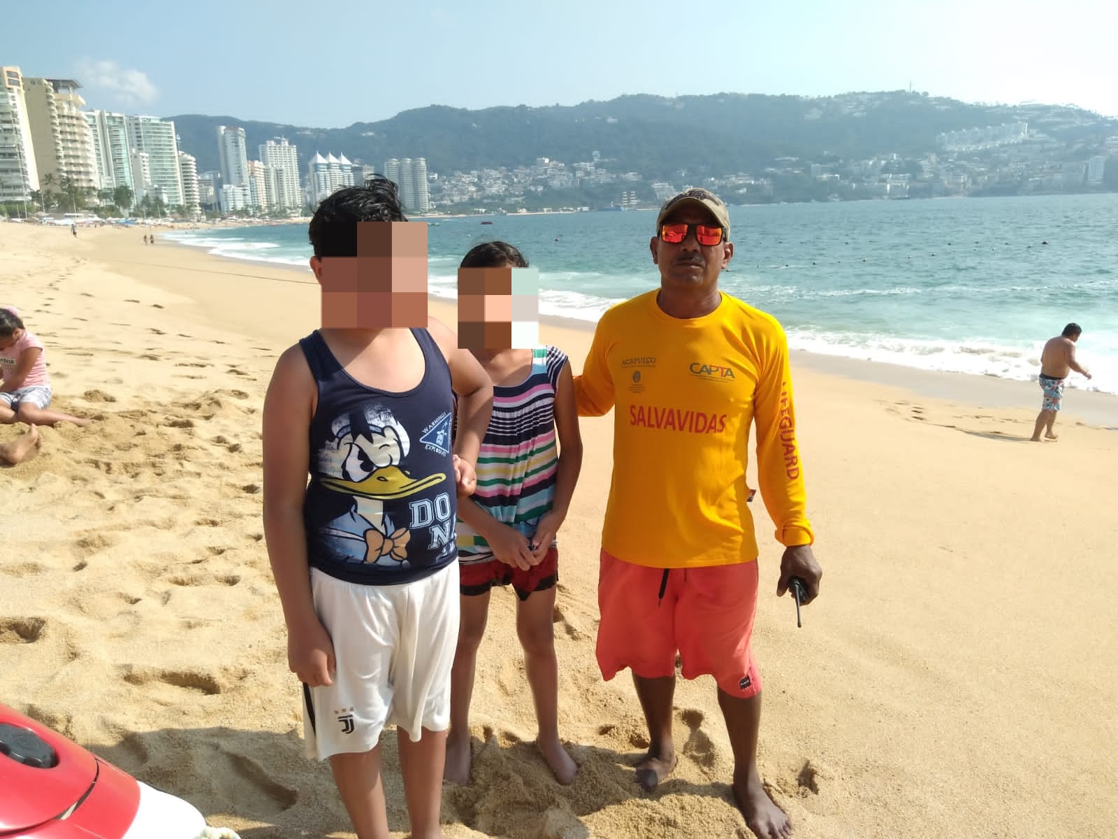 Localizan a menores extraviados en playa de Acapulco