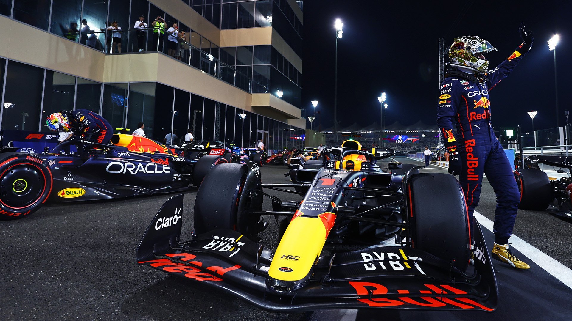 Verstappen se lleva la pole y Checo el segundo lugar en el GP de Abu Dabi