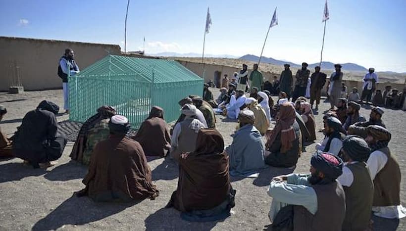 Azotan públicamente a 27 personas en Afganistán