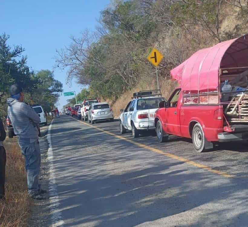 Cierra Tecampanera accesos a Teloloapan y toman el Palacio Municipal; exigen seguridad