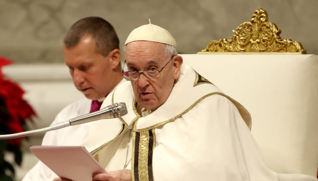 En Navidad, critica el Papa la “voracidad del poder” y el consumismo