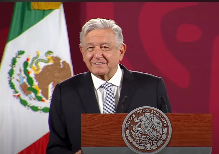 Pide AMLO a Bad Bunny dar concierto gratuito en el Zócalo de CDMX