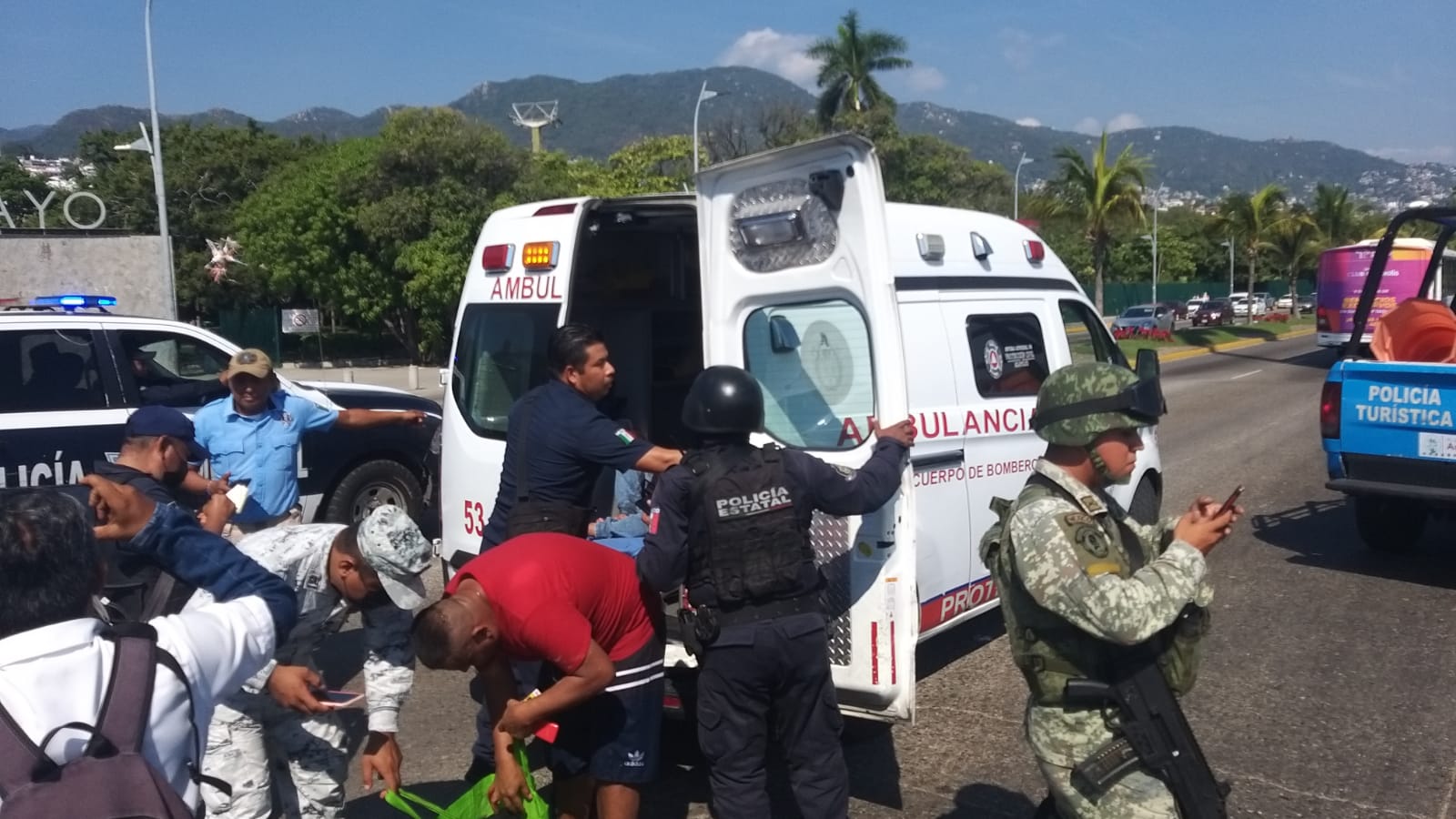 Hieren de bala a un hombre tras persecución en zona turística de Acapulco