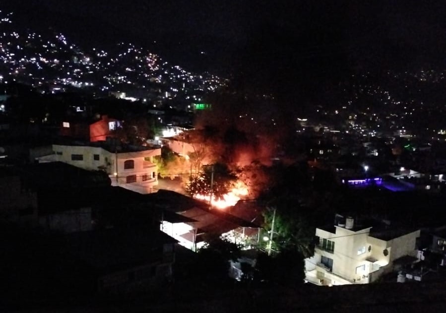 Se incendian tiradero de basura y una vivienda en diferentes puntos de Acapulco