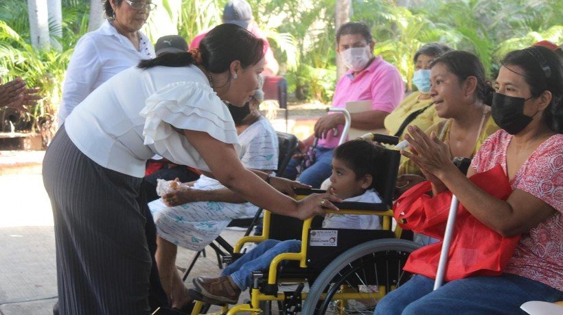 Entrega DIF Acapulco aparatos funcionales a discapacitados