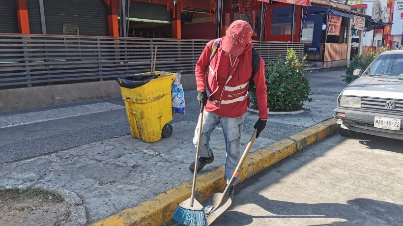 Intensifican por vacaciones limpieza de calles en Acapulco