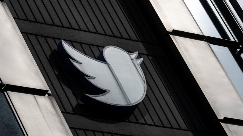 Busca Twitter obligar a usuarios a compartir ubicación y número telefónico