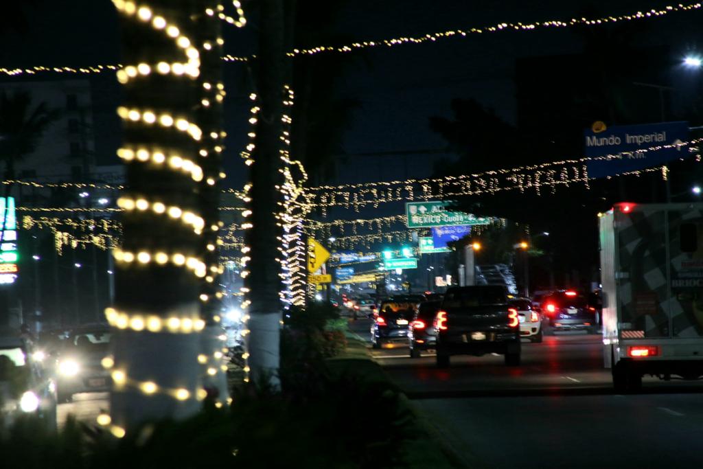 Llega el espíritu navideño a las calles de Acapulco