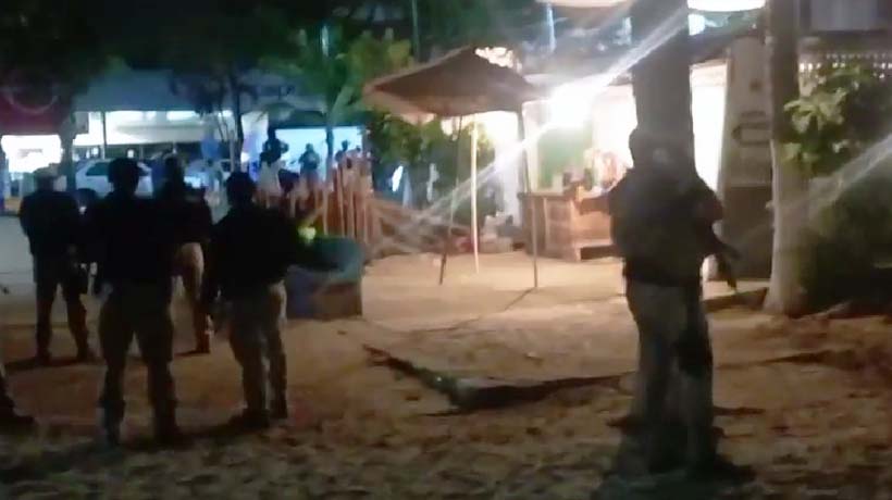 Deja un muerto ataque en playa Las Hamacas de Acapulco