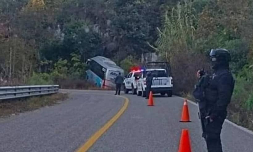 Choca autobús en carretera de Chilapa; hay 3 lesionados