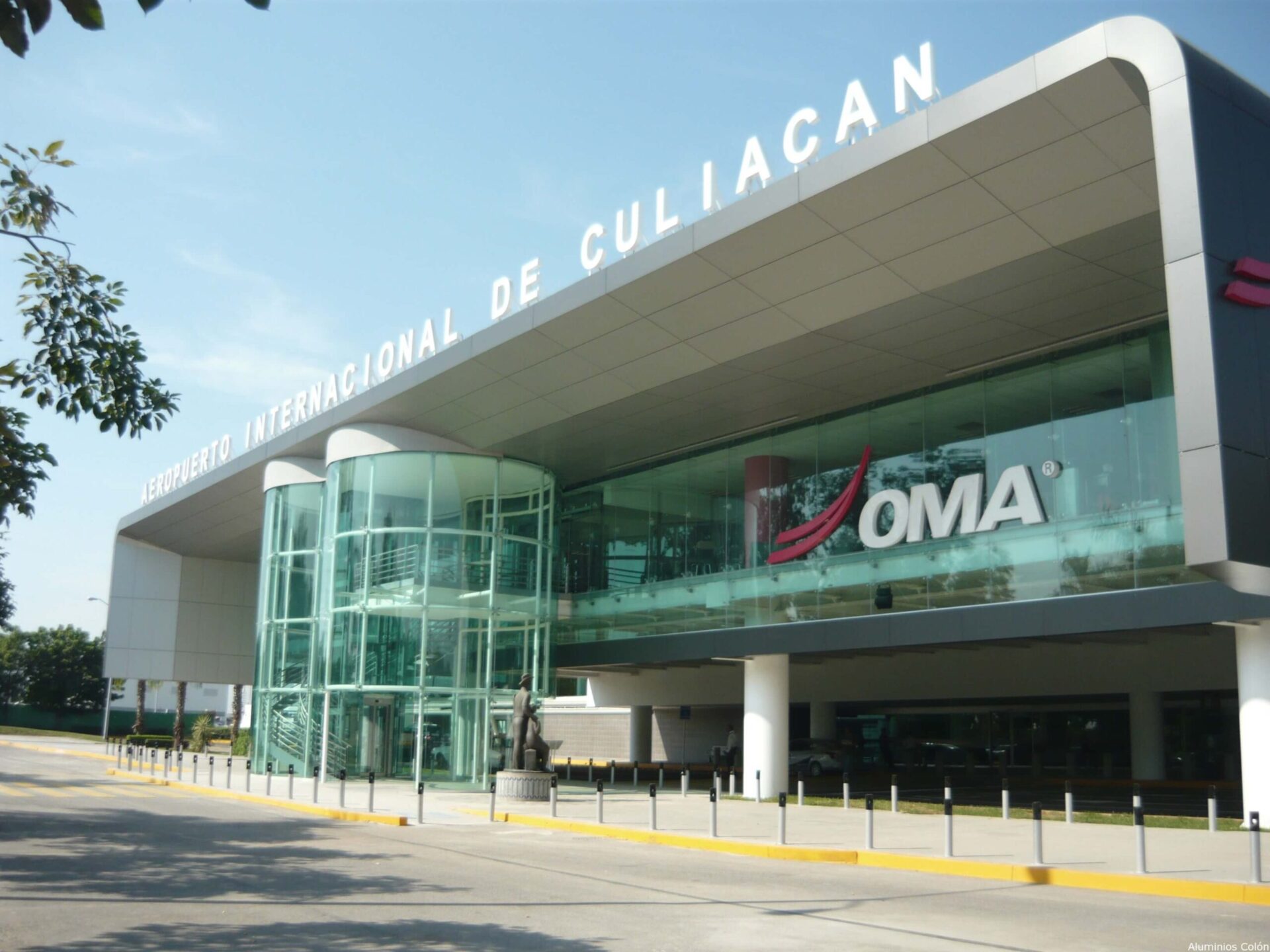 Cierran Aeropuerto Internacional de Culiacán; así quedaron los aviones baleados